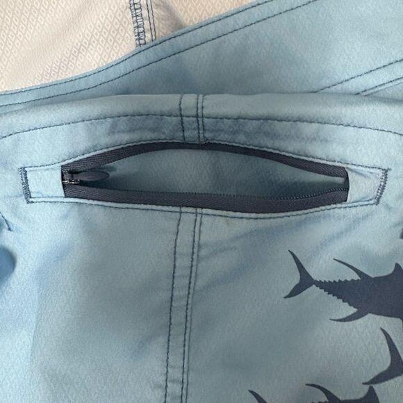 Vineyard Vines Swim Trunk Light and Dark Blue Fish Design, Size Large/36 - Picture 5 of 7